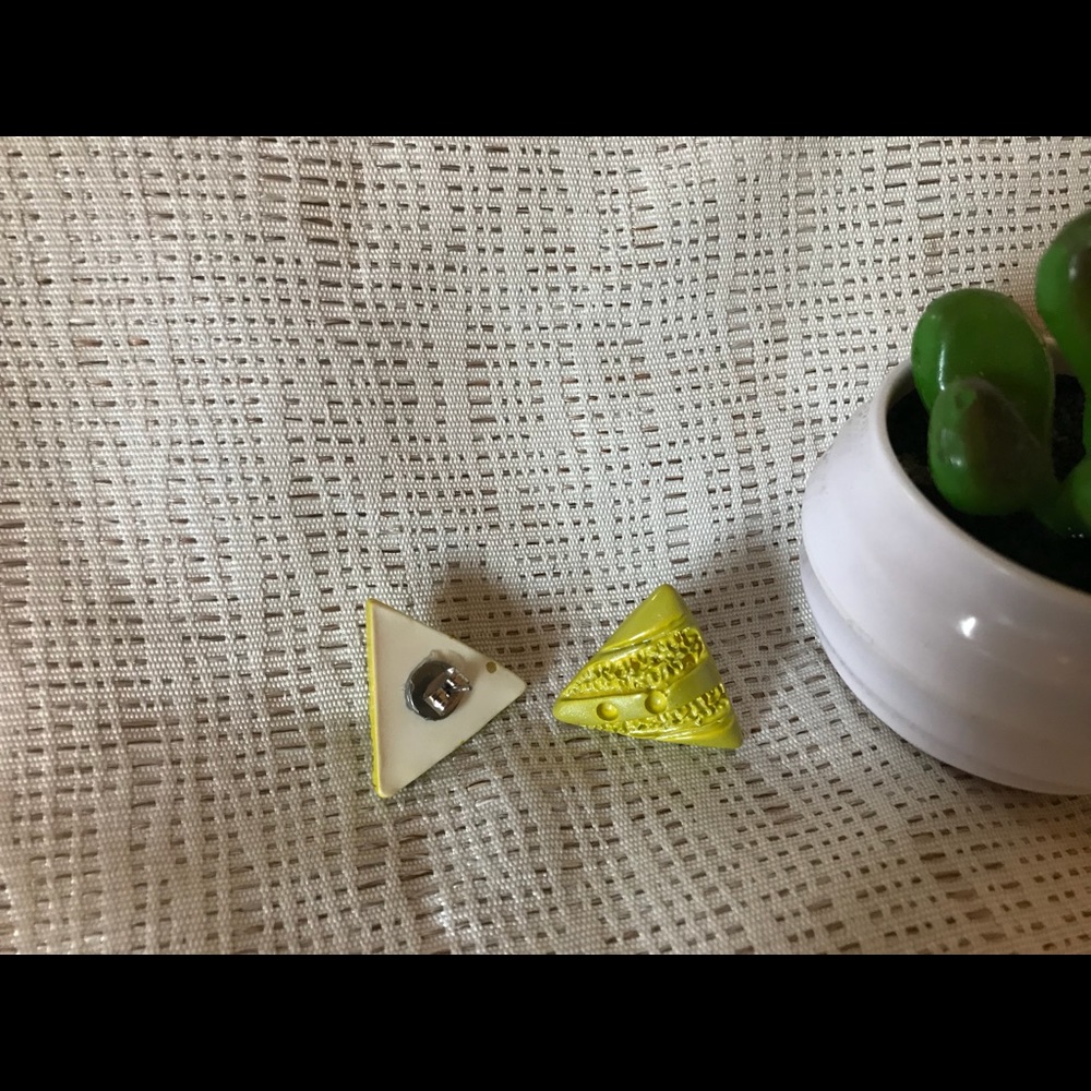 💚Green earrings - Picture 2 of 3